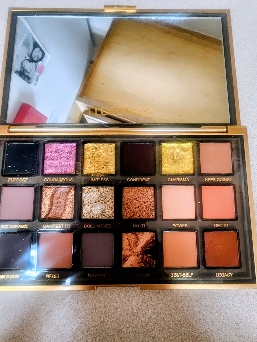 Huda Beauty Empowered Eyeshadow Palette - Warm Neutrals & Gold - Picture 5 of 6